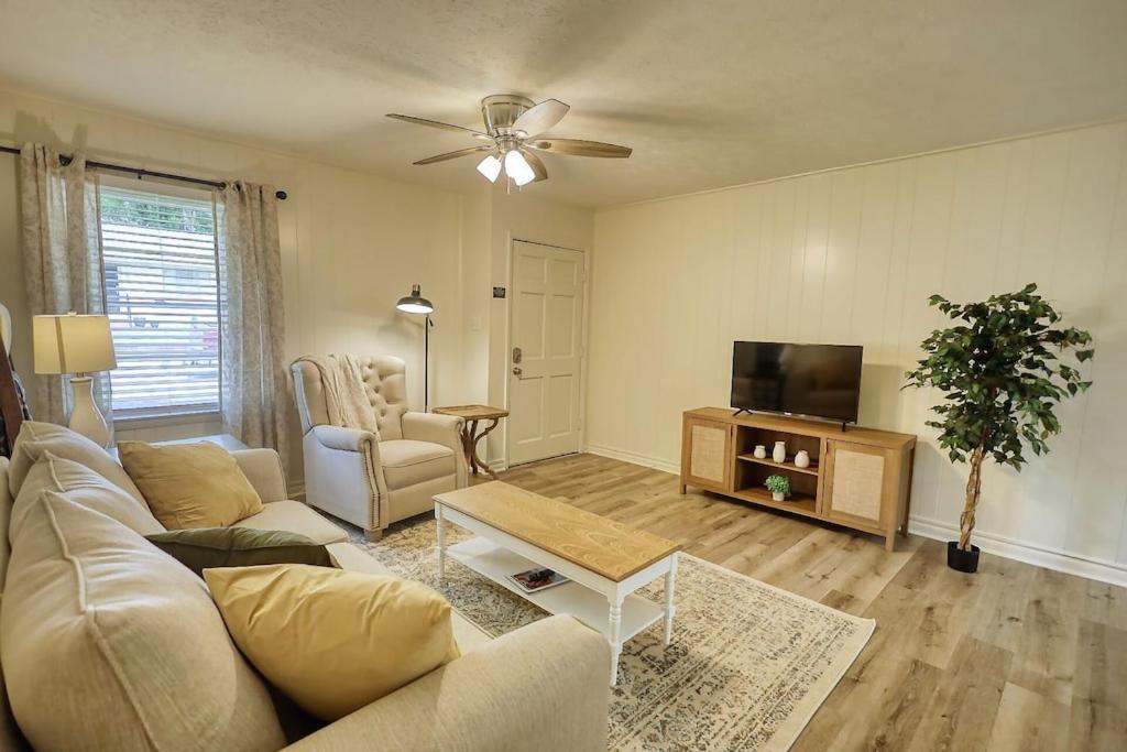 Cozy French Cottage 1/2 Mi From Covington Square מראה חיצוני תמונה